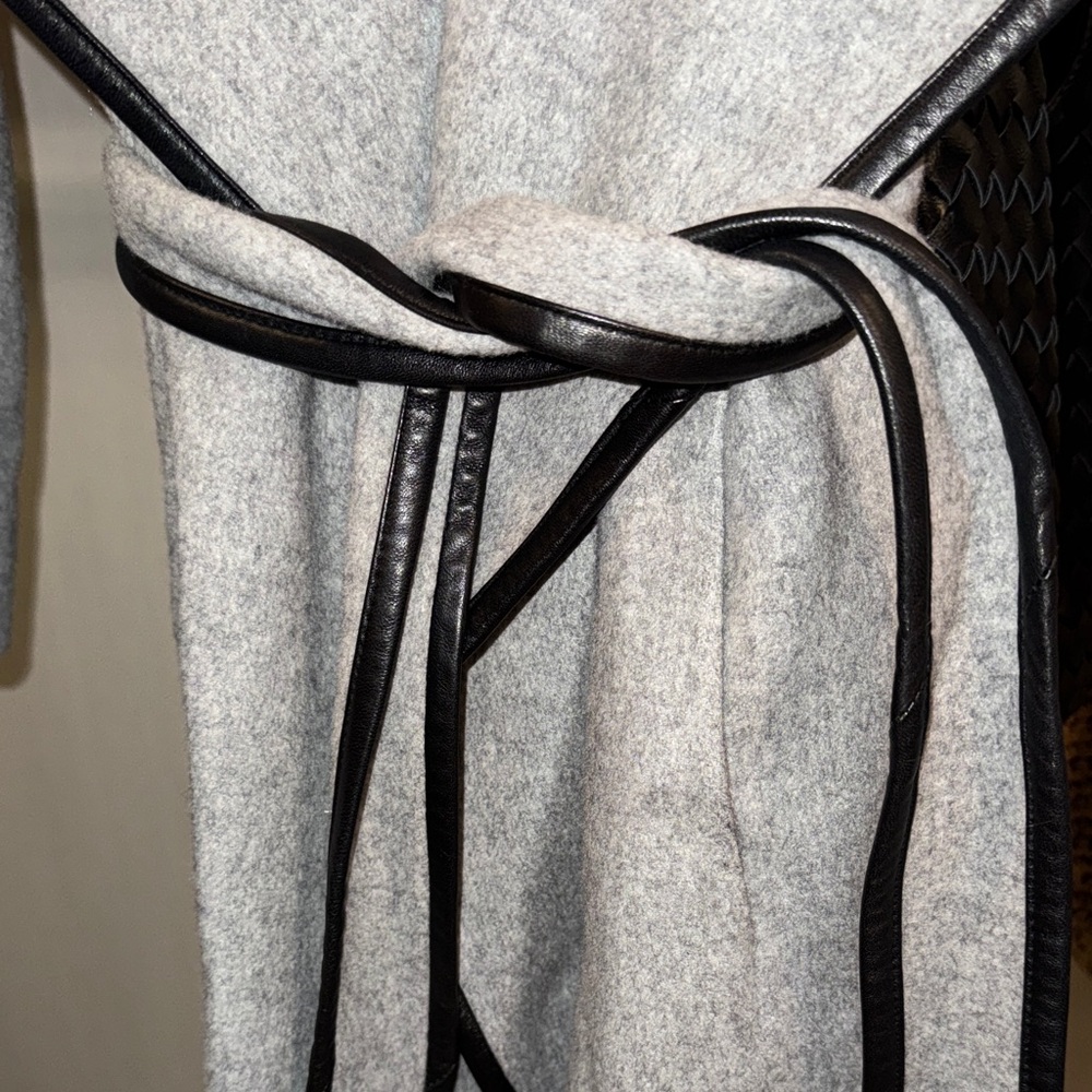 VINCE Gray coat / jacket with black leather trim size small - Picture 4 of 9